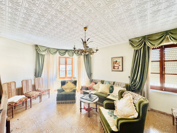 10-bedroom Townhouse In Pinoso, Spain (518 M²)