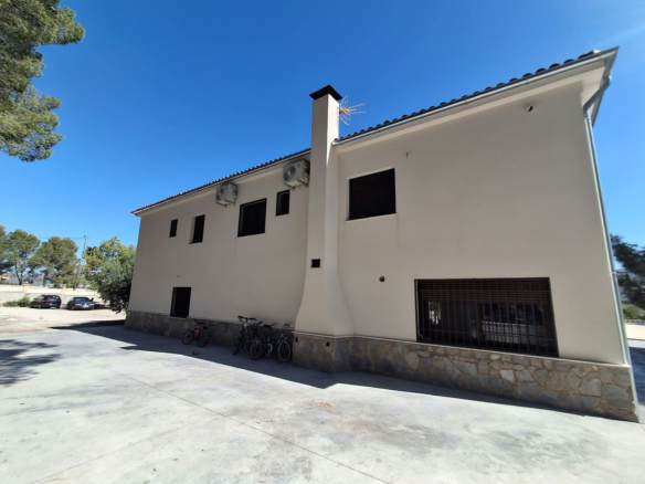7-bedroom Detached Villa In Sax, Spain (842 M²)