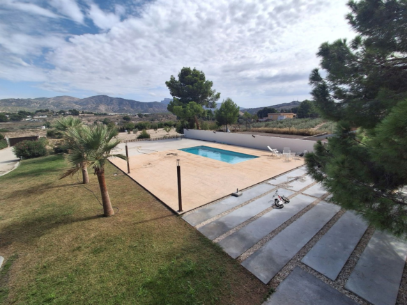 7-bedroom Detached Villa In Sax, Spain (842 M²)