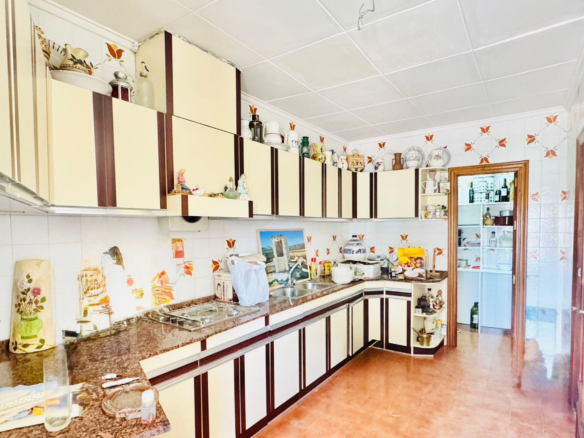 10-bedroom Townhouse In Pinoso, Spain (518 M²)