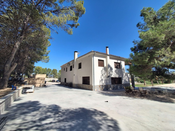 7-bedroom Detached Villa In Sax, Spain (842 M²)