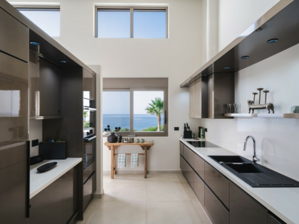 4-bedroom Villa In Nikiforos Fokas, Greece (200 M²)
