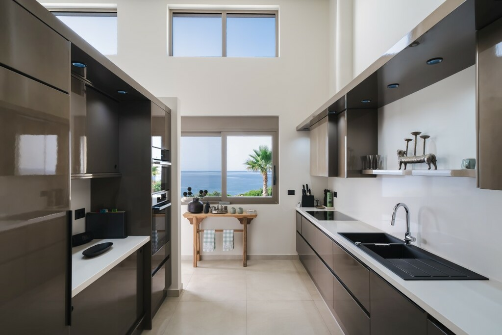 4-bedroom Villa In Nikiforos Fokas, Greece (200 M²)