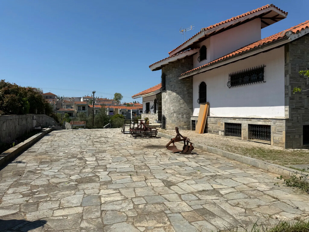 Villa In Thermi, Greece (600 M²)