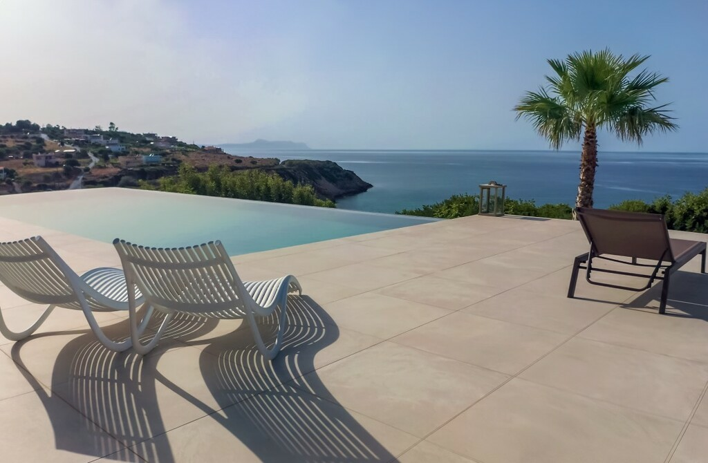 4-bedroom Villa In Nikiforos Fokas, Greece (200 M²)
