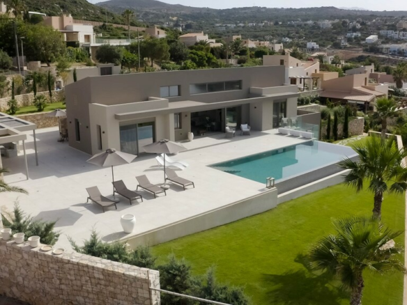4-bedroom Villa In Nikiforos Fokas, Greece (200 M²)