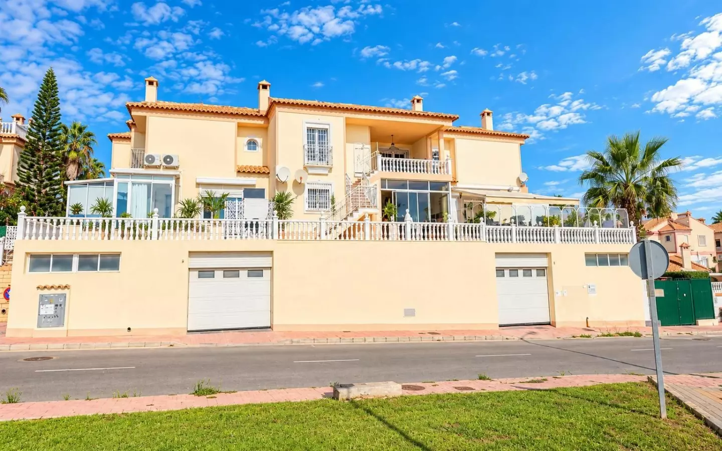 2-bedroom Apartment In Torrevieja, Spain (75 M²)