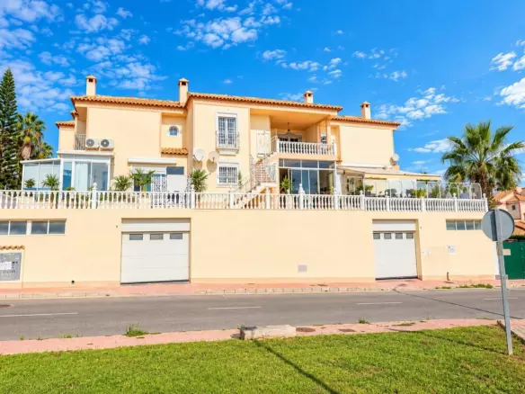 2-bedroom Apartment In Torrevieja, Spain (75 M²)
