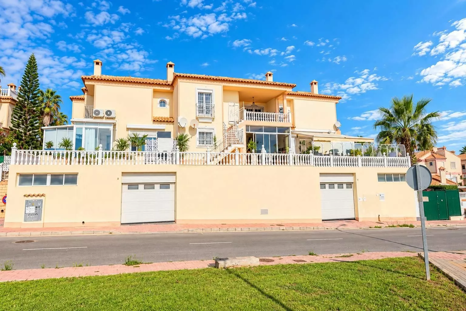 2-1-11a77b 2-bedroom Apartment In Torrevieja, Spain (75 M²)