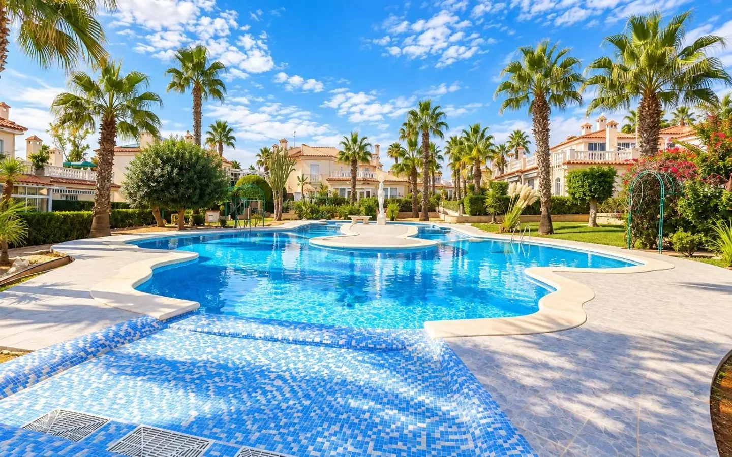 2-bedroom Apartment In Torrevieja, Spain (75 M²)