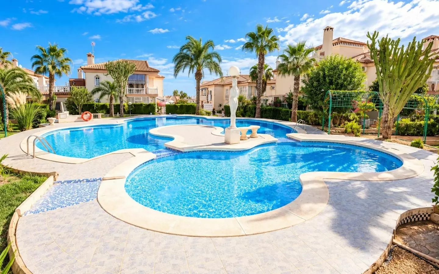 2-bedroom Apartment In Torrevieja, Spain (75 M²)