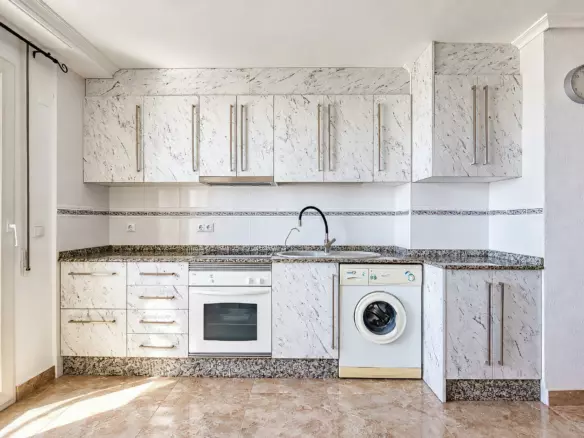 3-bedroom Penthouse In Torrevieja, Spain (74 M²)