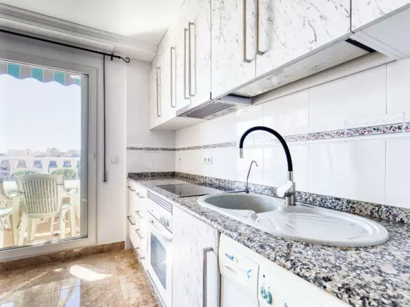 3-bedroom Penthouse In Torrevieja, Spain (74 M²)