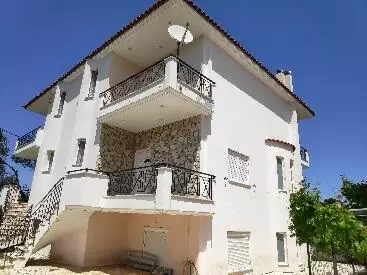 3-bedroom Maisonette In Saronikos, Greece (168 M²)