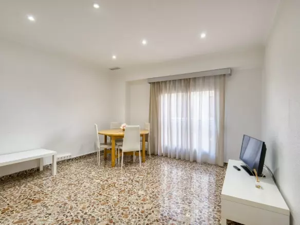 3-bedroom Flat In Elche, Spain (81 M²)