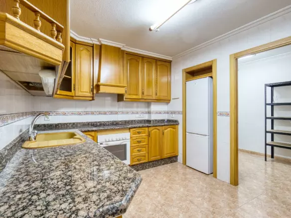 3-bedroom Flat In Elche, Spain (81 M²)
