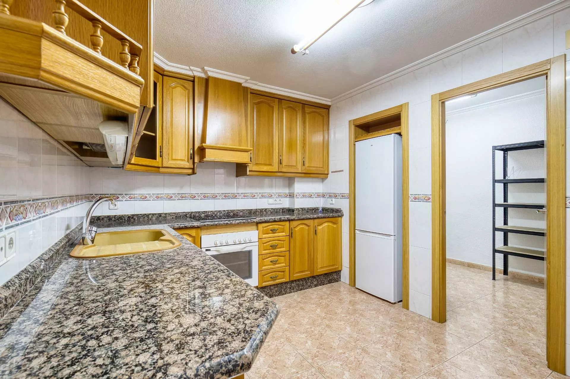 3-bedroom Flat In Elche, Spain (81 M²)