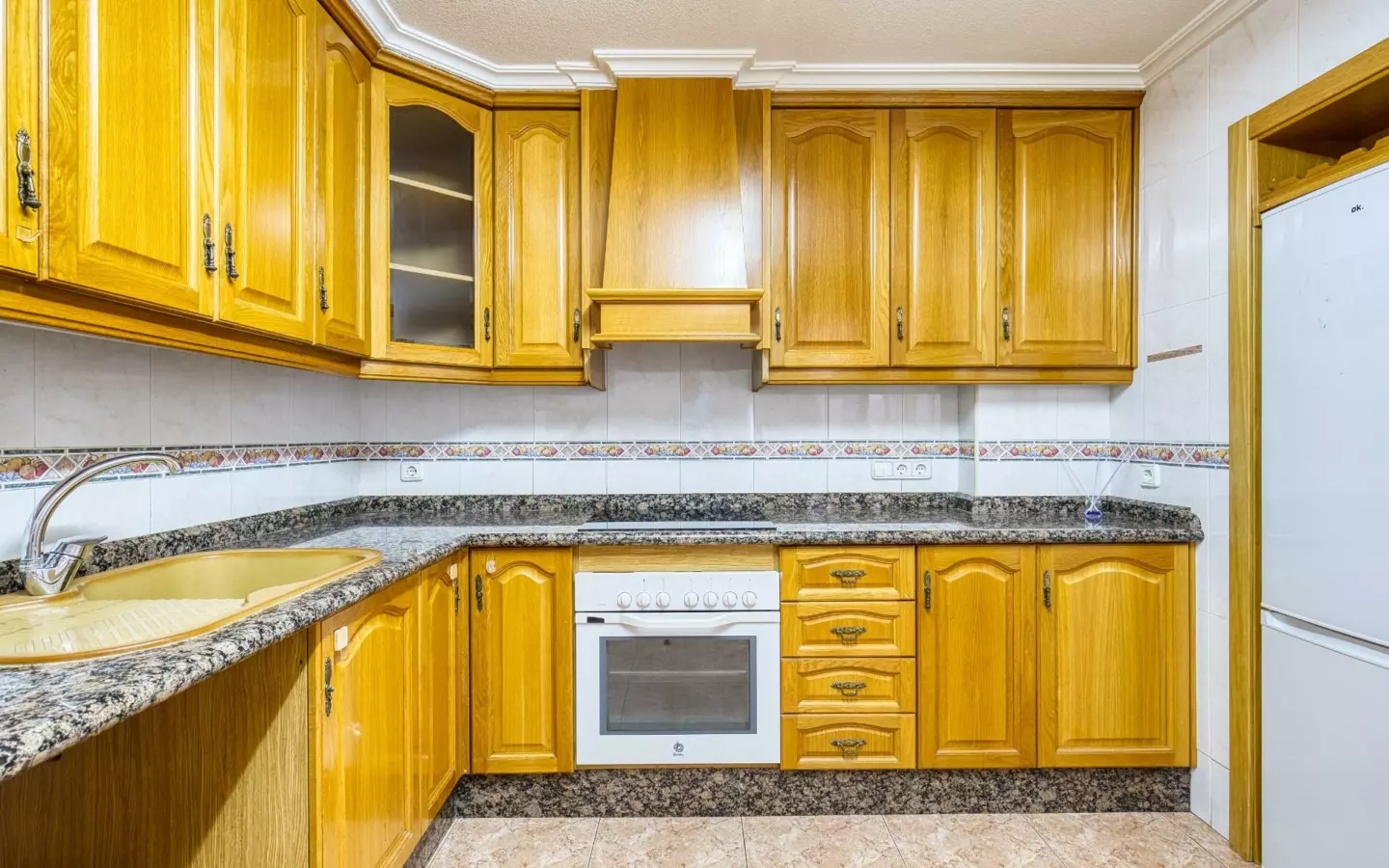 3-bedroom Flat In Elche, Spain (81 M²)