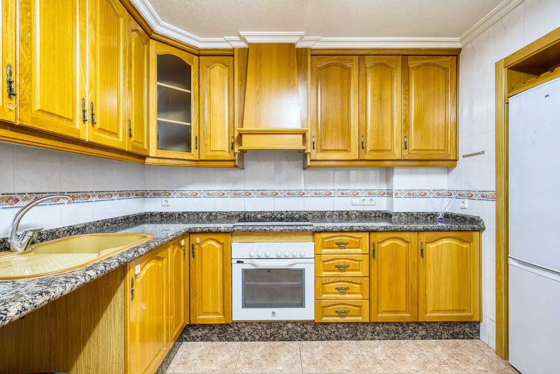 3-bedroom Flat In Elche, Spain (81 M²)