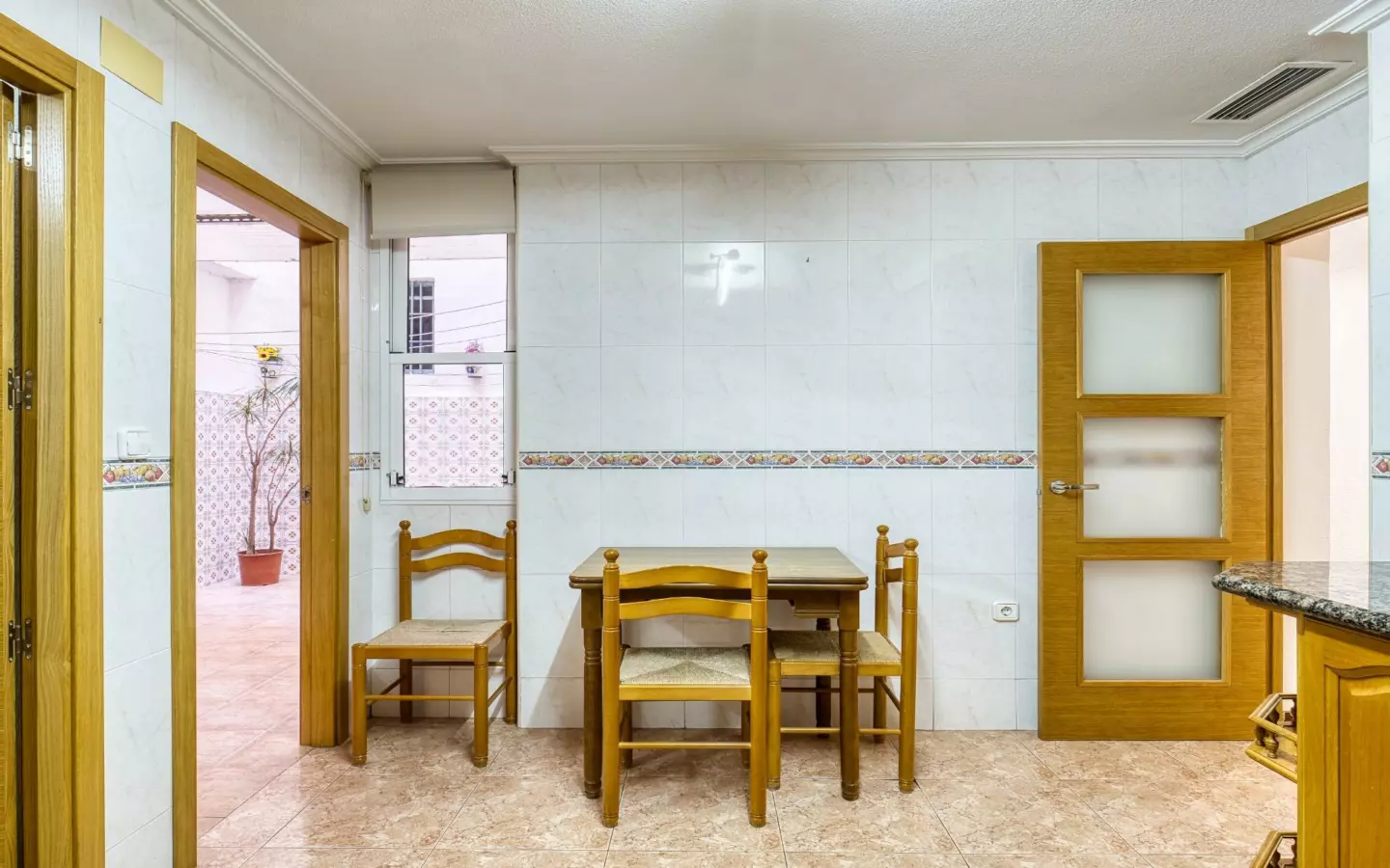 3-bedroom Flat In Elche, Spain (81 M²)