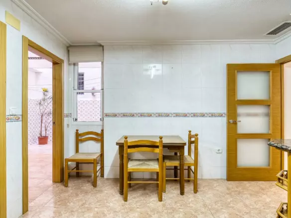 3-bedroom Flat In Elche, Spain (81 M²)