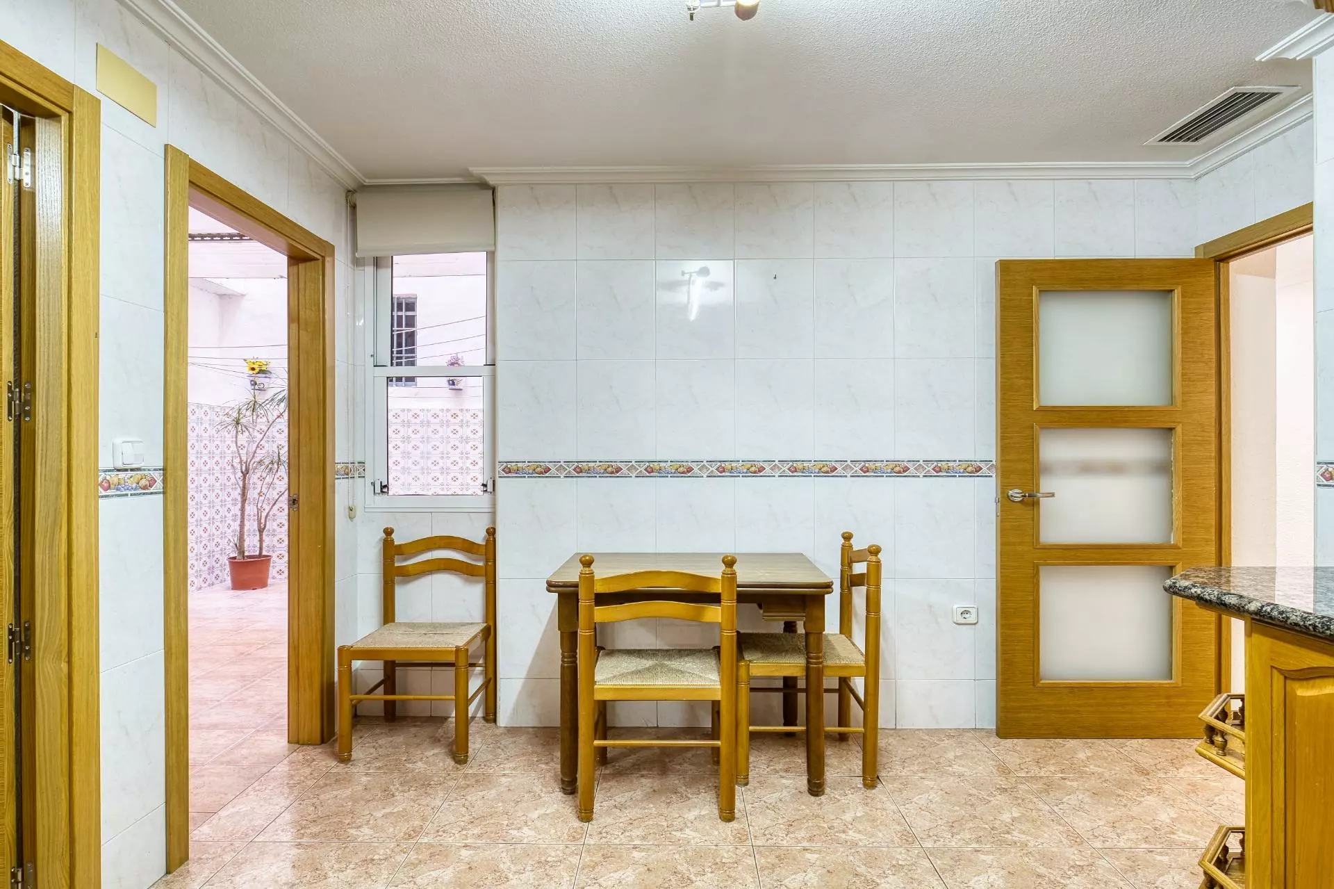 3-bedroom Flat In Elche, Spain (81 M²)
