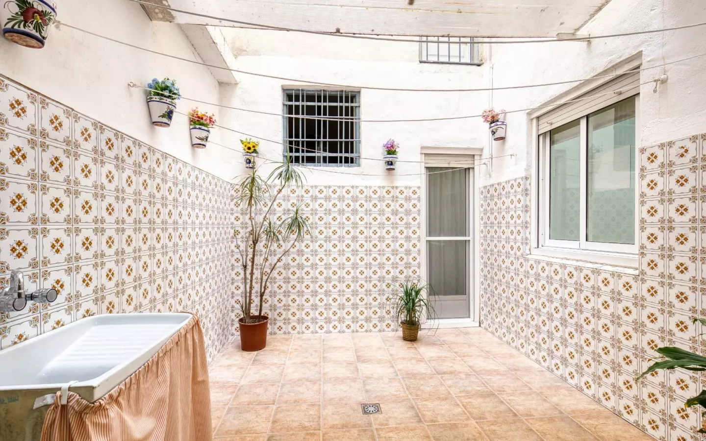 3-bedroom Flat In Elche, Spain (81 M²)