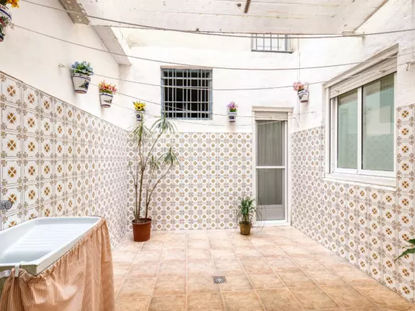 3-bedroom Flat In Elche, Spain (81 M²)