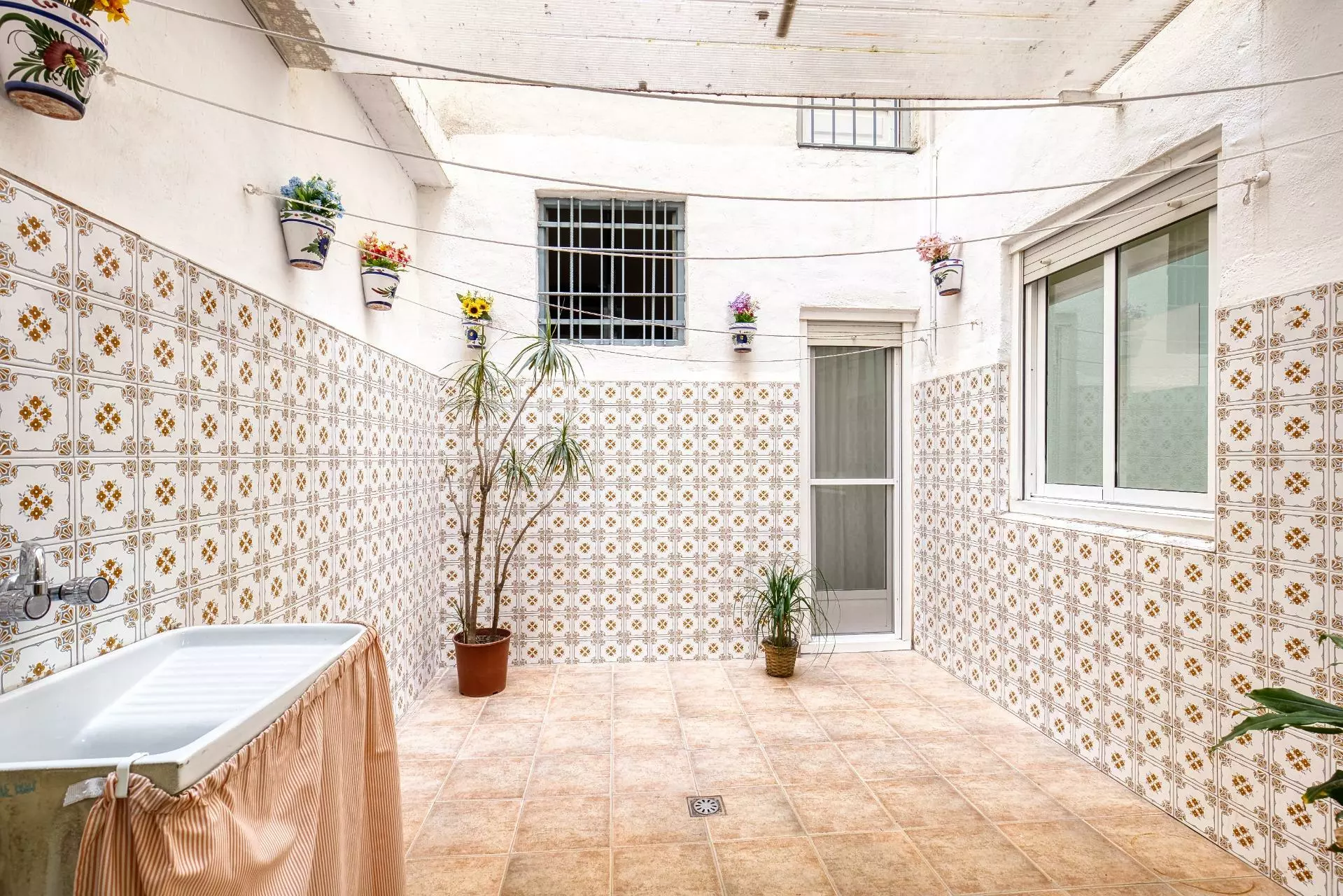 3-bedroom Flat In Elche, Spain (81 M²)