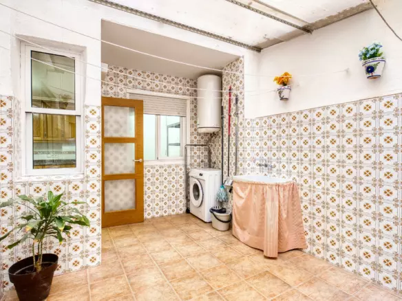 3-bedroom Flat In Elche, Spain (81 M²)