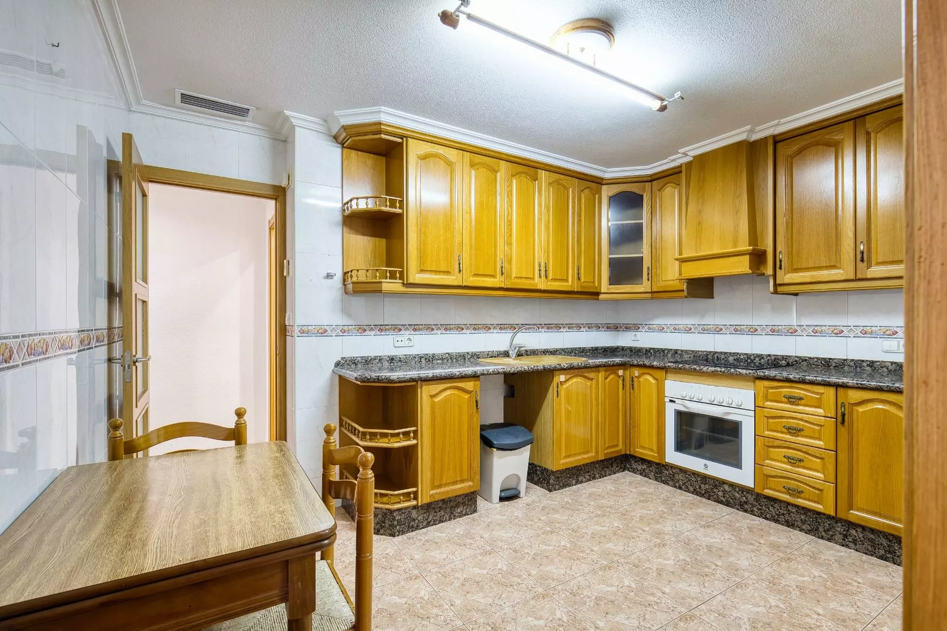 3-bedroom Flat In Elche, Spain (81 M²)