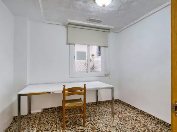 3-bedroom Flat In Elche, Spain (81 M²)