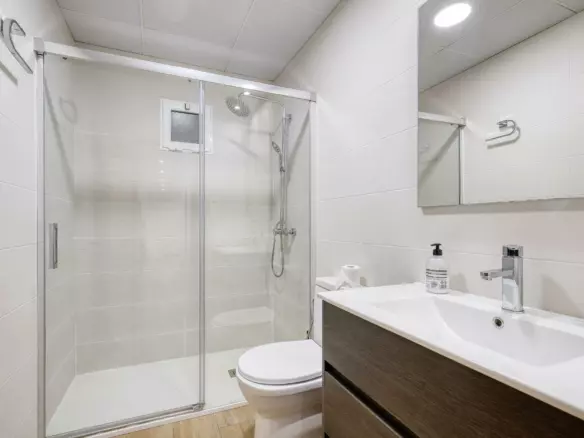 3-bedroom Flat In Elche, Spain (81 M²)