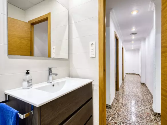 3-bedroom Flat In Elche, Spain (81 M²)