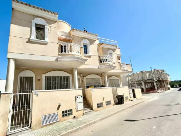 4-bedroom House In Formentera Del Segura, Spain (207 M²)