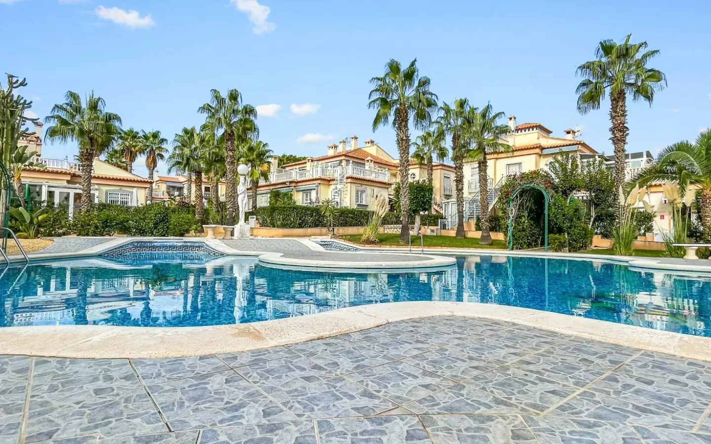 2-bedroom Apartment In Torrevieja, Spain (75 M²)