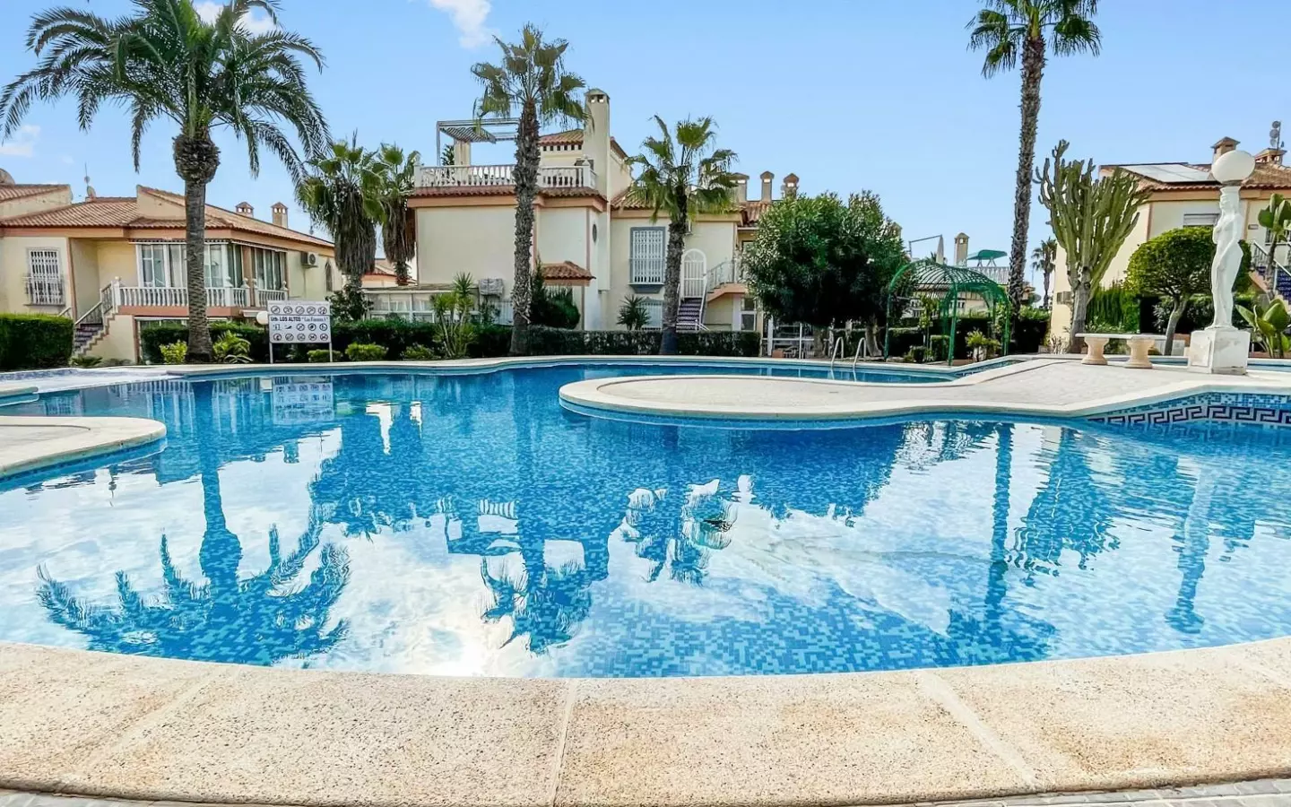 2-bedroom Apartment In Torrevieja, Spain (75 M²)
