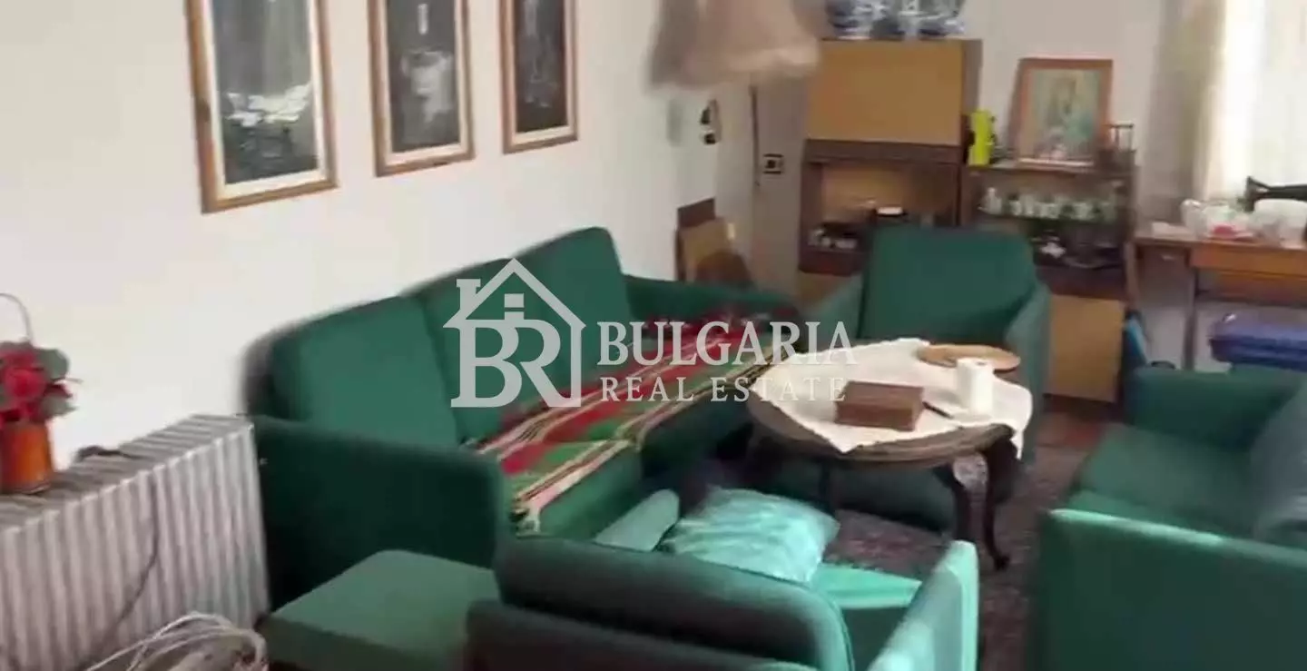 ПРОДАВА СЕ МАСИВНА ДВУЕТАЖНА КЪЩА В С.ЯРЛОВО,СОФИЙСКА ОБЛАСТ