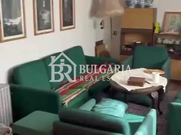 ПРОДАВА СЕ МАСИВНА ДВУЕТАЖНА КЪЩА В С.ЯРЛОВО,СОФИЙСКА ОБЛАСТ