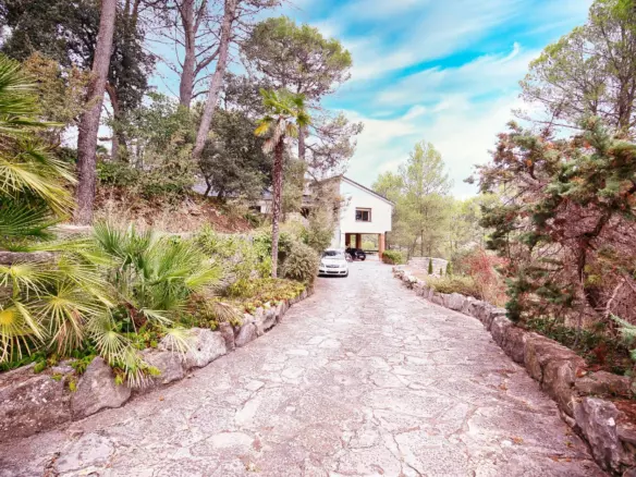 5-bedroom Villa In Alcoy – Alcoi, Spain (430 M²)