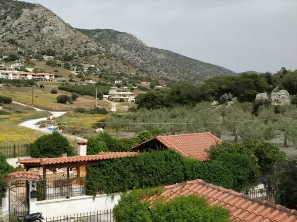 Detached House In Salamina, Greece (42 M²)