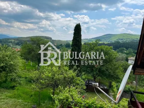 ПРОДАВА СЕ МАСИВНА ДВУЕТАЖНА КЪЩА В С.ЯРЛОВО,СОФИЙСКА ОБЛАСТ