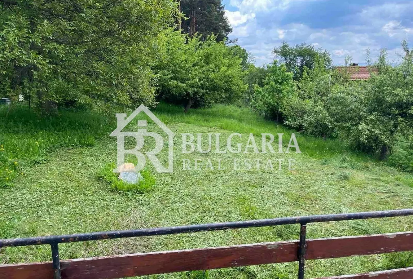 ПРОДАВА СЕ МАСИВНА ДВУЕТАЖНА КЪЩА В С.ЯРЛОВО,СОФИЙСКА ОБЛАСТ