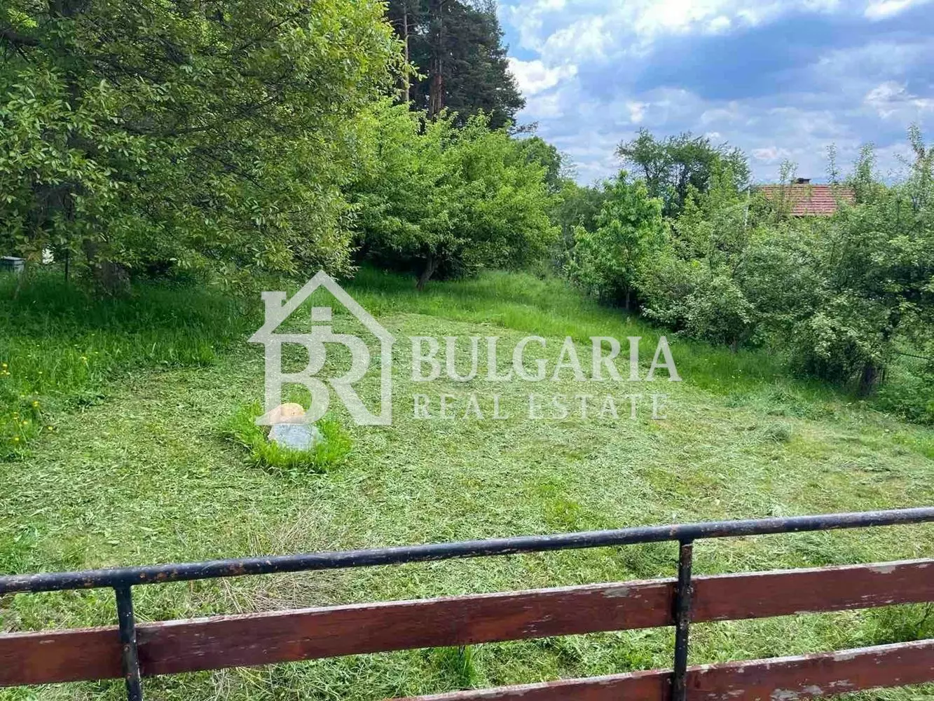 ПРОДАВА СЕ МАСИВНА ДВУЕТАЖНА КЪЩА В С.ЯРЛОВО,СОФИЙСКА ОБЛАСТ