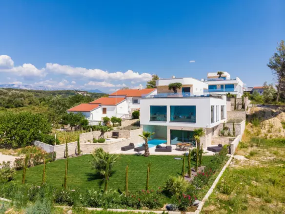 3-bedroom Villa In Ljubač, Croatia (316 M²)