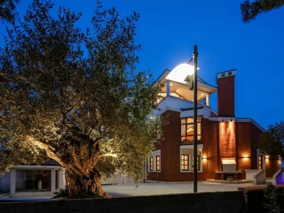 10-bedroom Villa In Stoja, Croatia (1.300 M²)
