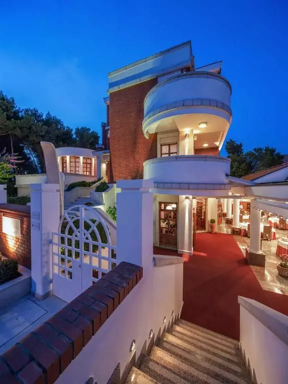 10-bedroom Villa In Stoja, Croatia (1.300 M²)
