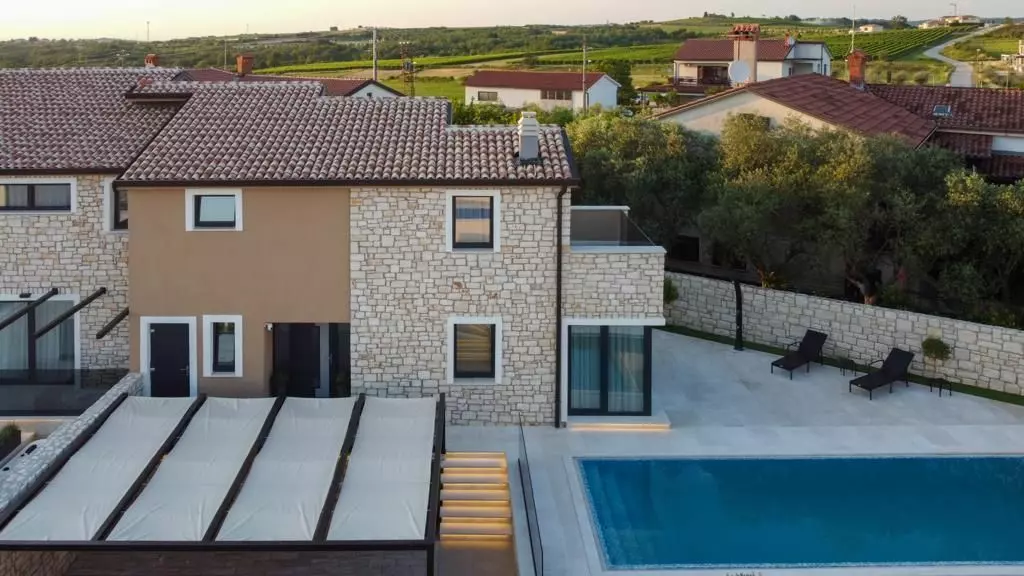 4-bedroom Villa In Nova Vas, Croatia (14.642 M²)