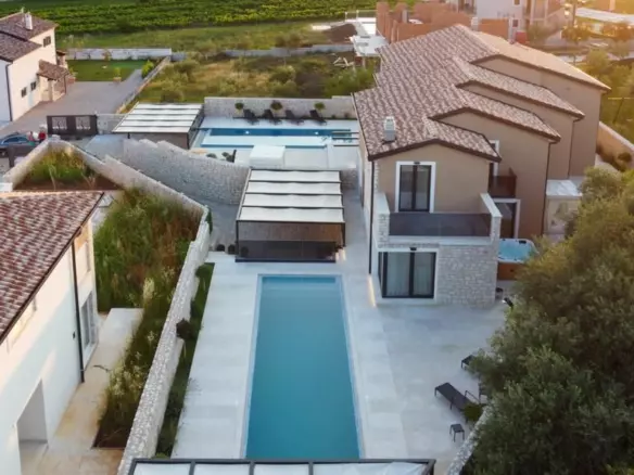 4-bedroom Villa In Nova Vas, Croatia (14.642 M²)