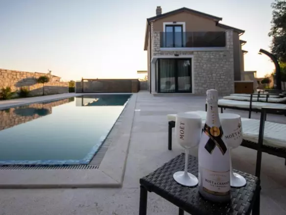4-bedroom Villa In Nova Vas, Croatia (14.642 M²)